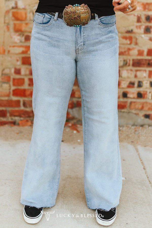 Light Wash Frayed Hem Mid Rise Wide Leg Jeans (32in Inseam)