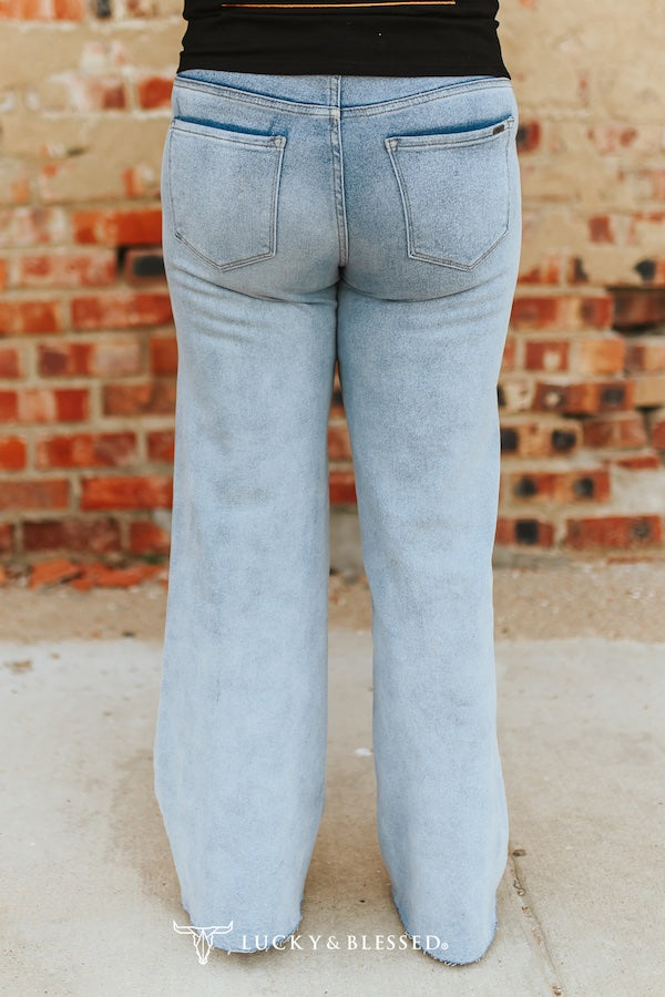 Light Wash Frayed Hem Mid Rise Wide Leg Jeans (32in Inseam)